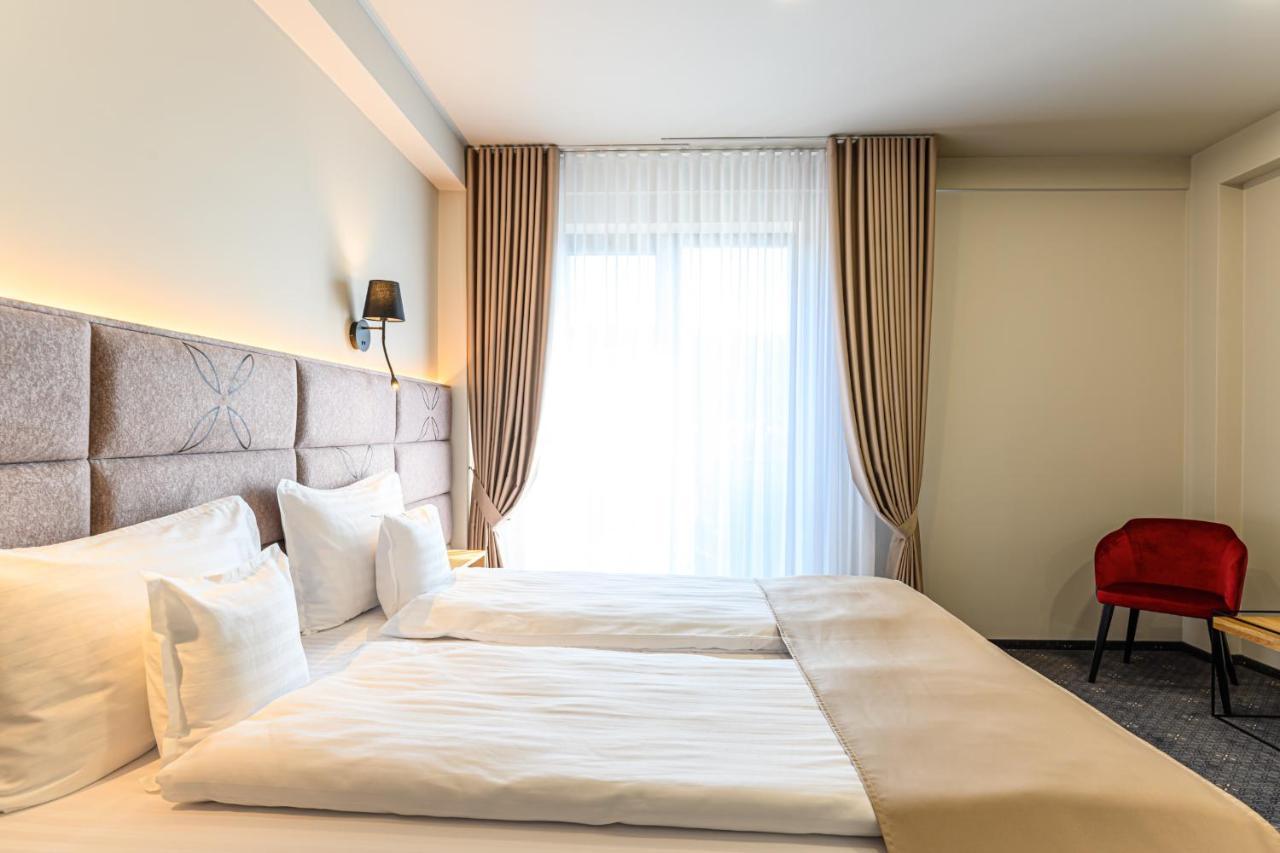Hotel Dukat Gura Humorului Luaran gambar