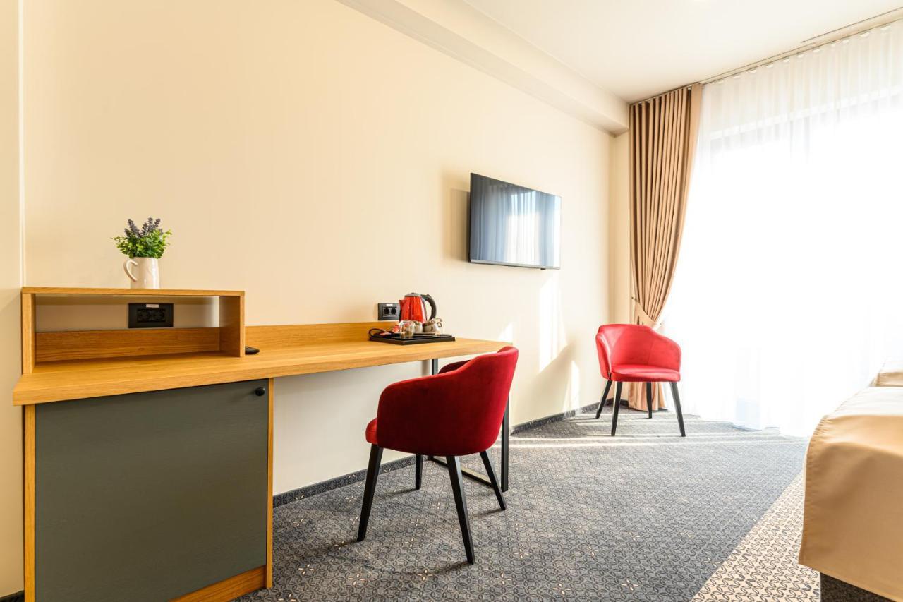 Hotel Dukat Gura Humorului Luaran gambar