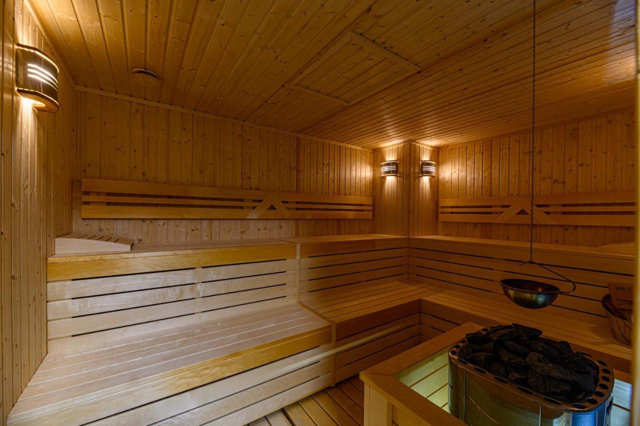 Hotel Dukat Gura Humorului Luaran gambar