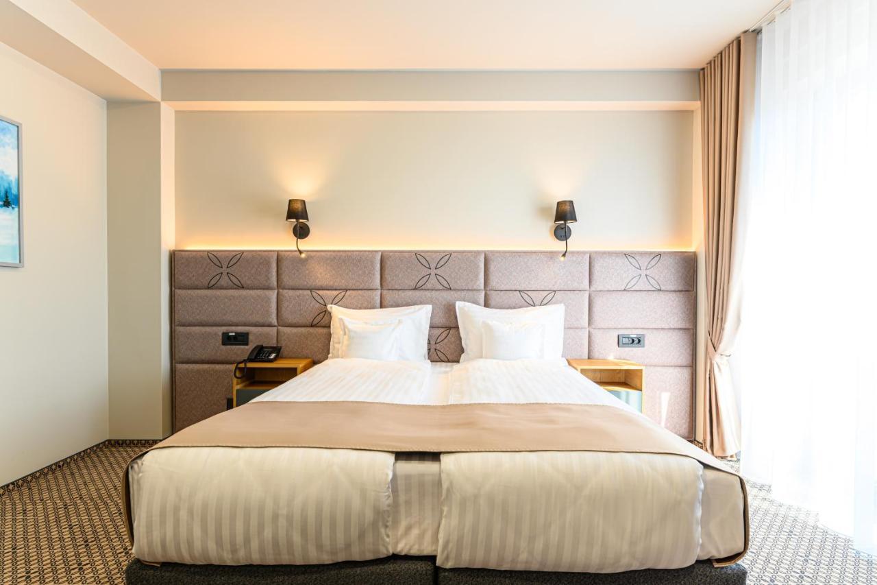 Hotel Dukat Gura Humorului Luaran gambar