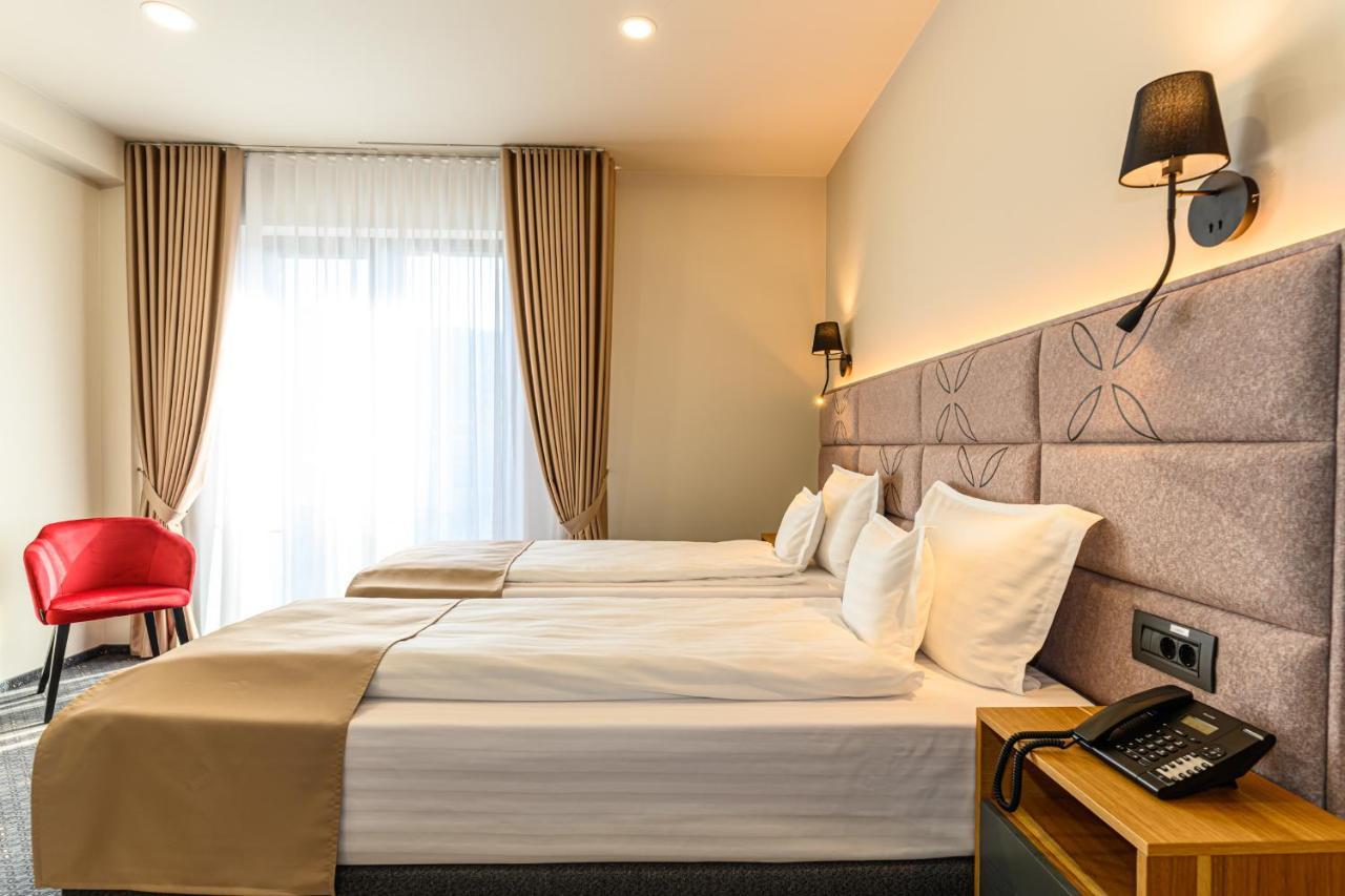 Hotel Dukat Gura Humorului Luaran gambar