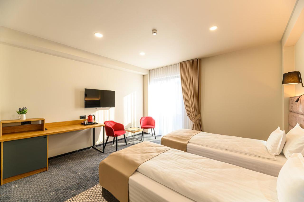 Hotel Dukat Gura Humorului Luaran gambar