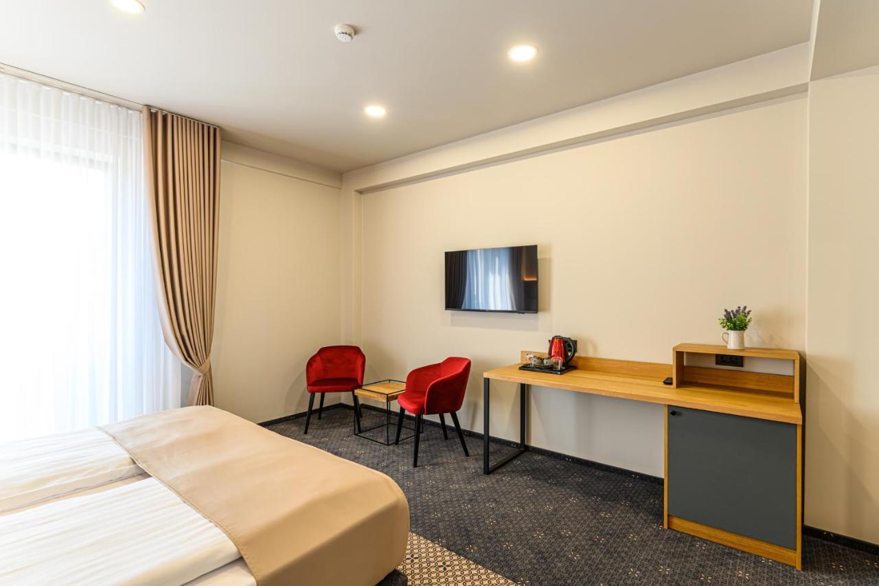 Hotel Dukat Gura Humorului Luaran gambar