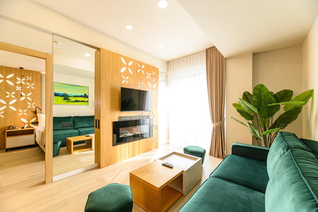 Hotel Dukat Gura Humorului Luaran gambar