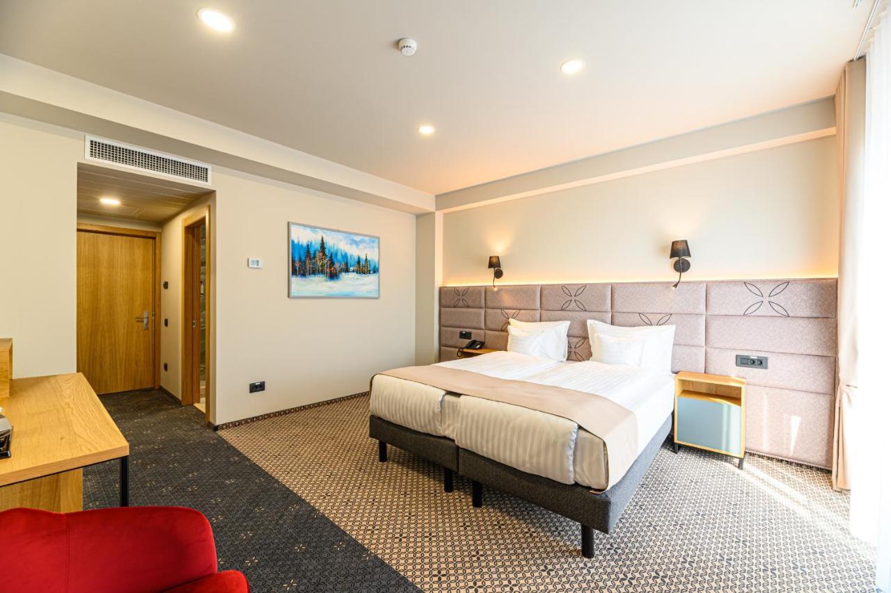 Hotel Dukat Gura Humorului Luaran gambar