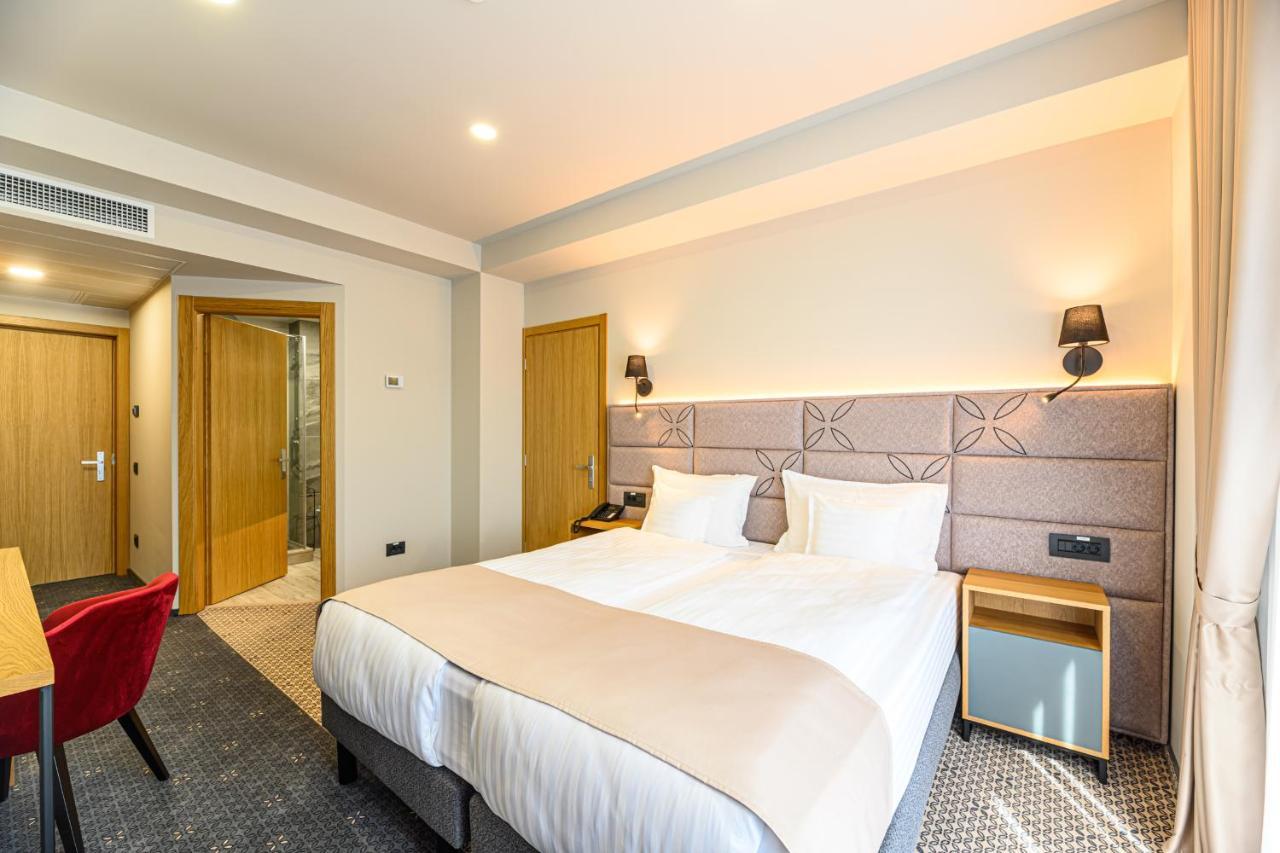 Hotel Dukat Gura Humorului Luaran gambar