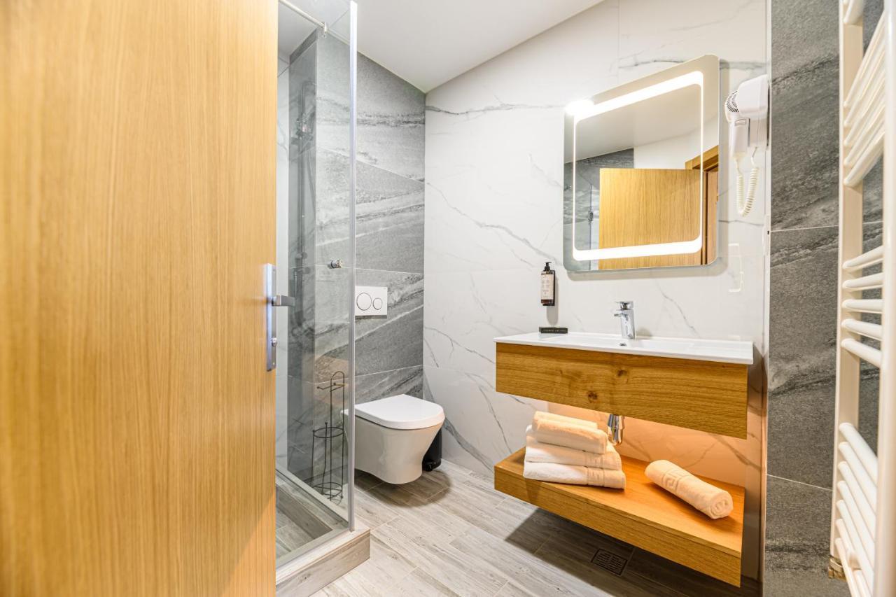 Hotel Dukat Gura Humorului Luaran gambar