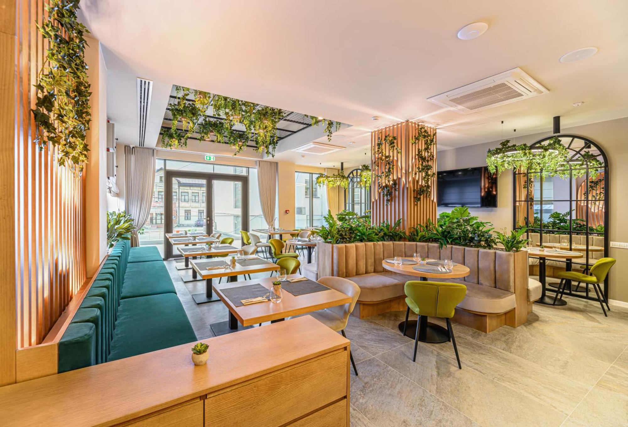 Hotel Dukat Gura Humorului Luaran gambar
